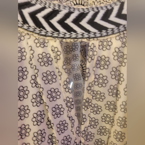 🎀CLEARANCE🎀 ESLEY Cream and Black Sleeveless Halter Sun Dress W Keyhole - Picture 2 of 7